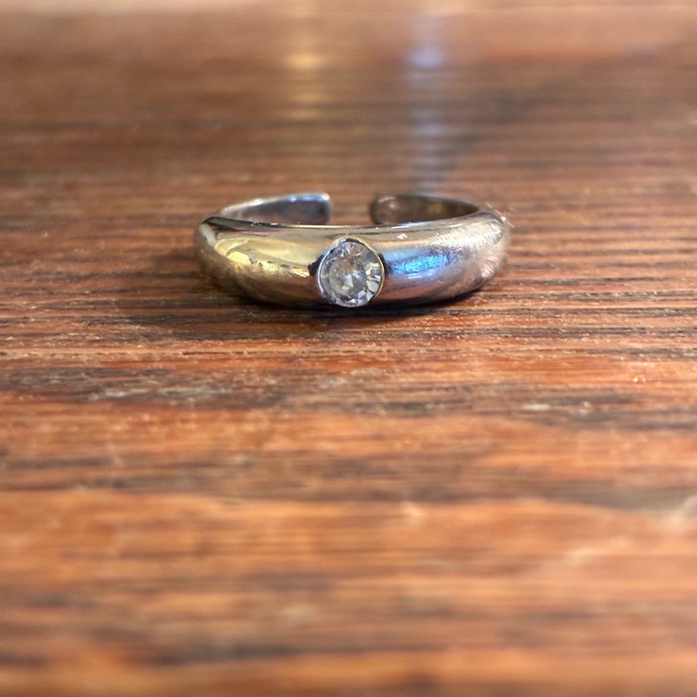Elegant Silver Ring with Crystal Accent